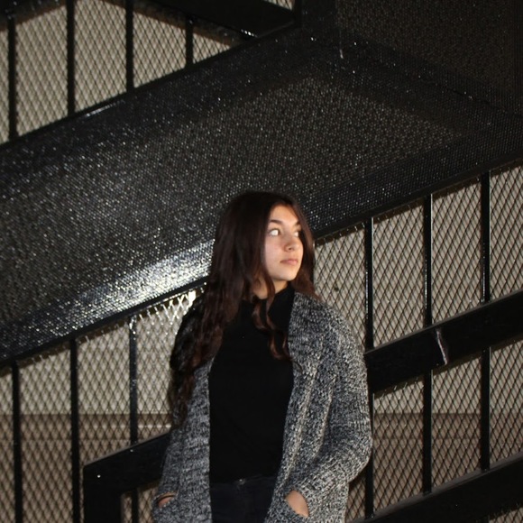 Profile Picture of Isabel Aviles (@izzaayx) on Poshmark