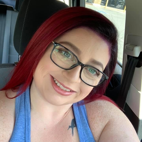 Profile Picture of Karla Jung (@rowland_karla) on Poshmark