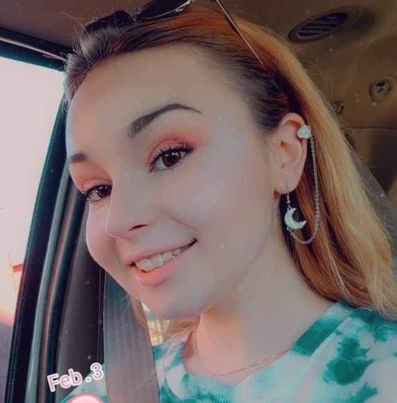 Profile Picture of Savannah Pearce (@savannahpearce) on Poshmark