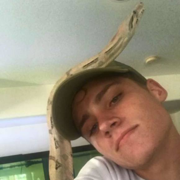 Profile Picture of Drew Creeger (@drewcreeger) on Poshmark
