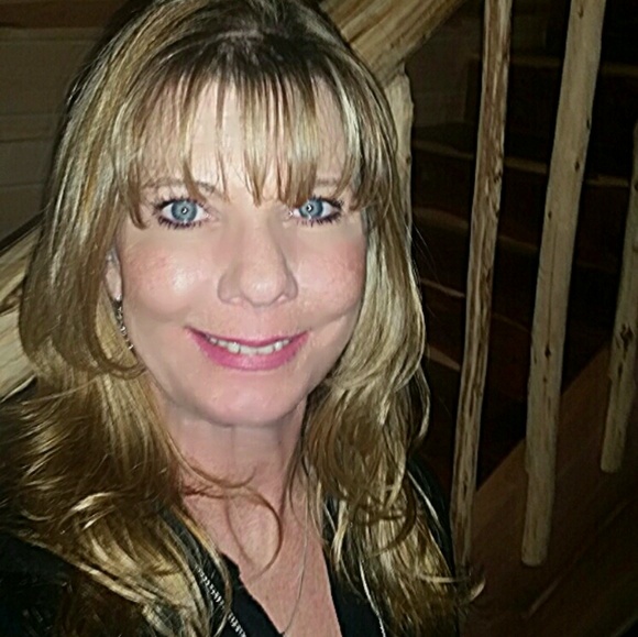 Profile Picture of Jeri Chase (@jlynnchase69) on Poshmark