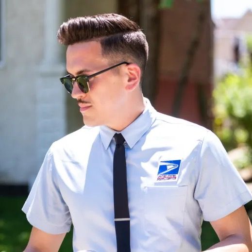 Profile Picture of Handsome mailman (@devinthemailman) on Tiktok