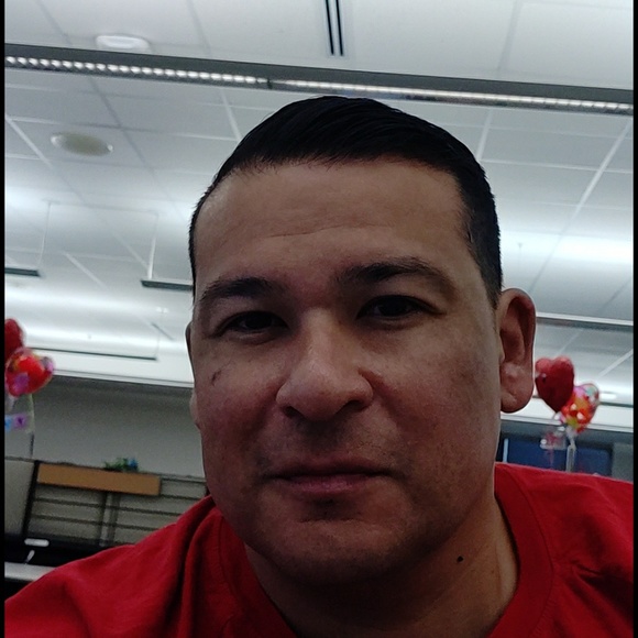 Profile Picture of Larry Hernandez (@larrylove78) on Poshmark