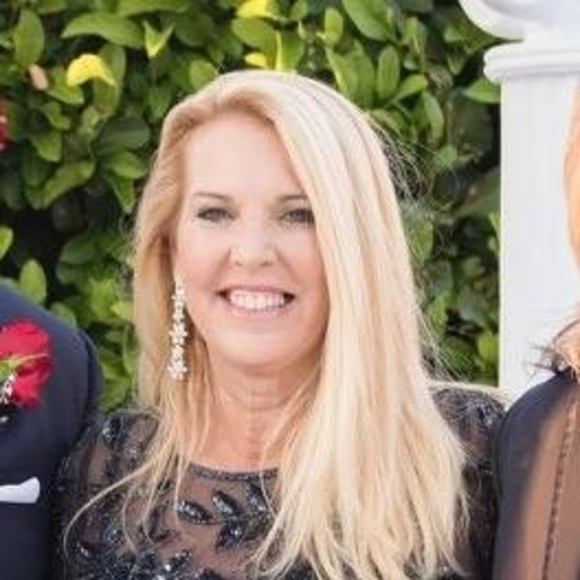 Profile Picture of Regina Zamboli (@cruisequeen40) on Poshmark