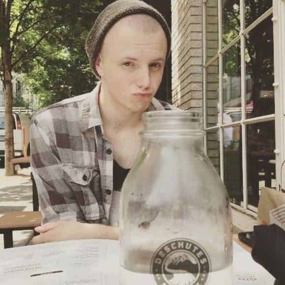 Profile Picture of Sam Strommen (@sammystrommen) on Poshmark