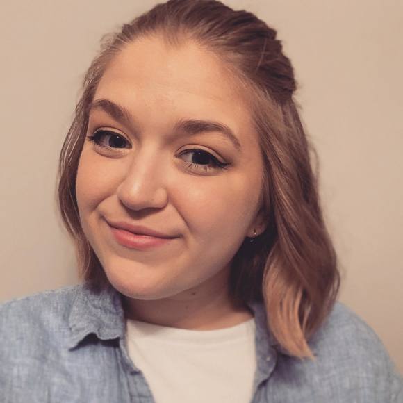 Profile Picture of Sara Zachmeier (@sarazachmeier) on Poshmark