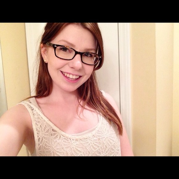 Profile Picture of Stephanie Renner (@srenn) on Poshmark
