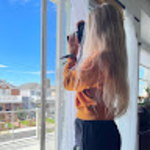 Profile Picture of Nicole Glazar (@nicoleglazar1) on Poshmark