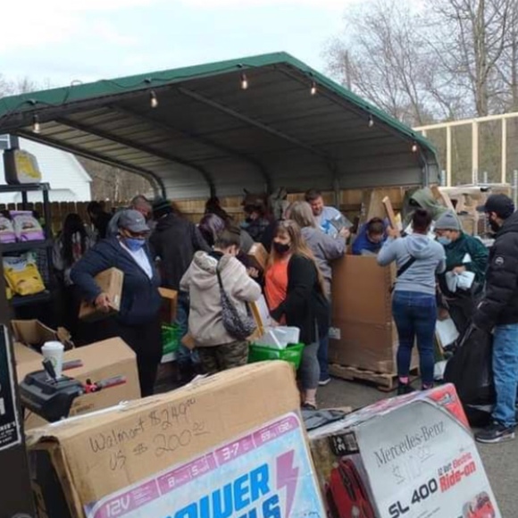 Profile Picture of Mark Hoss (@palletliquidatn) on Poshmark