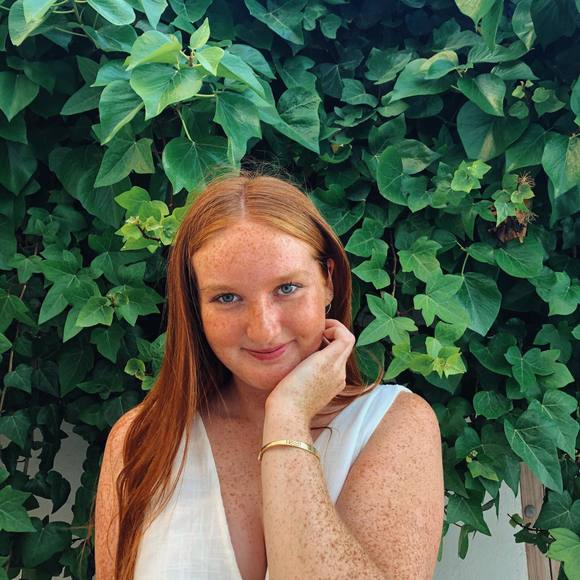 Profile Picture of Maddy Chaufty (@fishylipz) on Poshmark