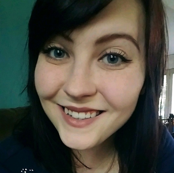 Profile Picture of Gabrielle Gensmer (@gabbygensmer816) on Poshmark