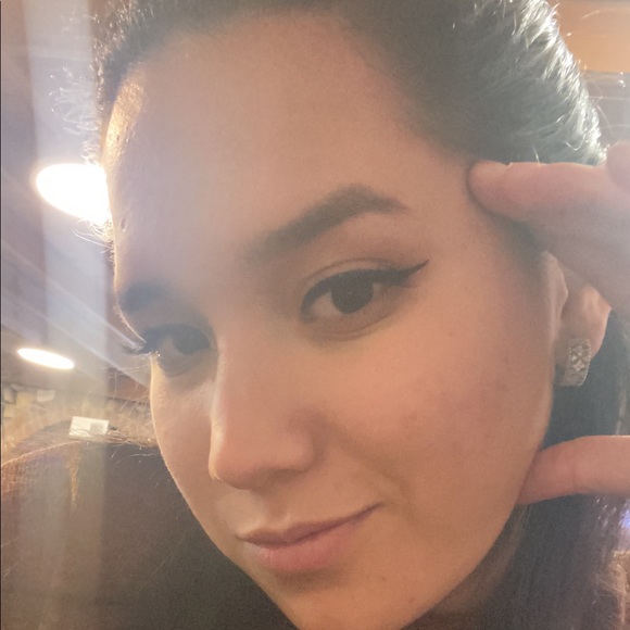 Profile Picture of Javiera Cedeño (@javiierairina) on Poshmark