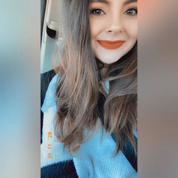 Profile Picture of Lauren Lovett (@laurenlovett763) on Poshmark