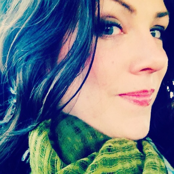 Profile Picture of Janet Coomes (@janetlouky) on Poshmark