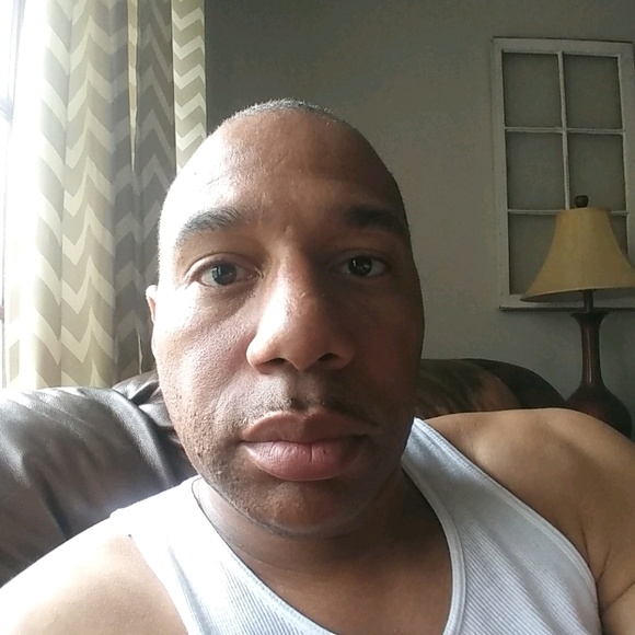 Profile Picture of Ian Flemming (@happypop) on Poshmark