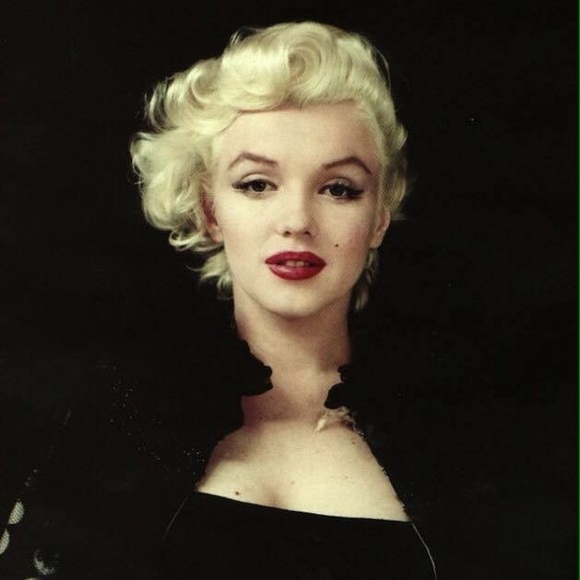 Profile Picture of Minely Rivera (@minelyrivera) on Poshmark