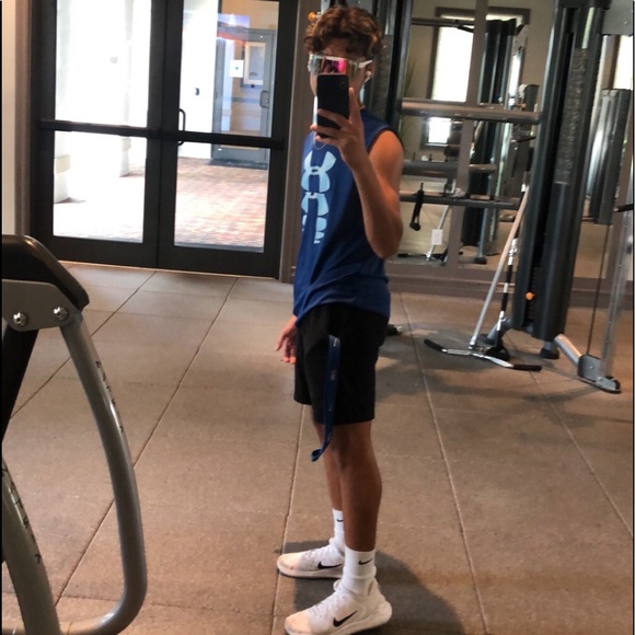 Profile Picture of Nicholas Rosario (@nros_16) on Poshmark