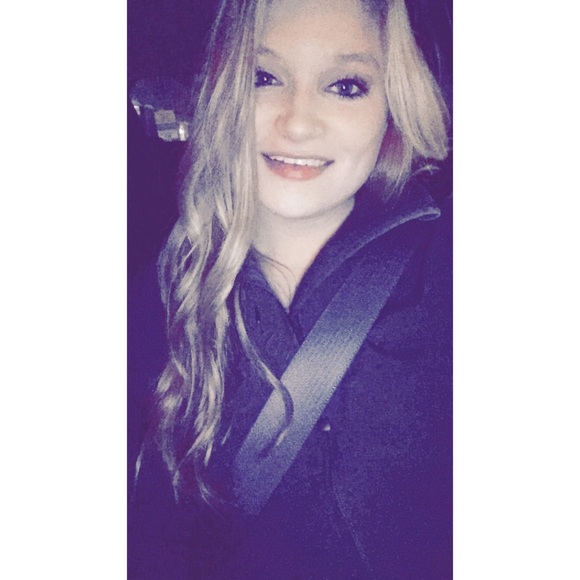 Profile Picture of Sarah Kotulski (@sarahsmiley25) on Poshmark