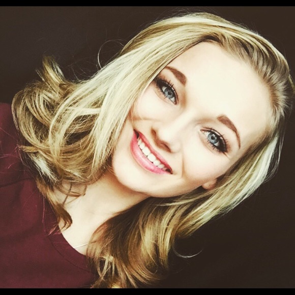 Profile Picture of Britt Lasater (@brittlasater) on Poshmark