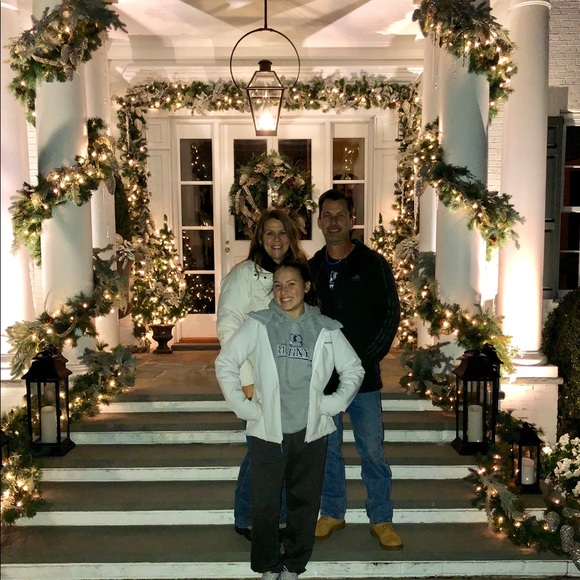 Profile Picture of Christy Shaak (@cshaak) on Poshmark