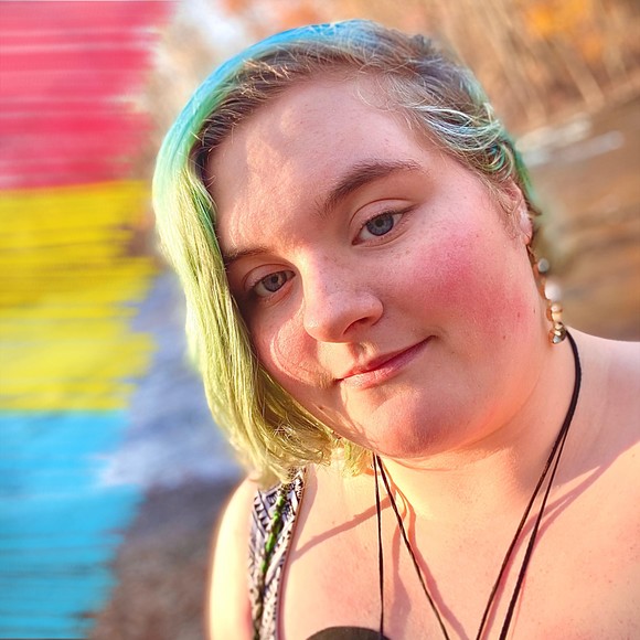 Profile Picture of Ceridwyn Rowand (@cerirowand) on Poshmark