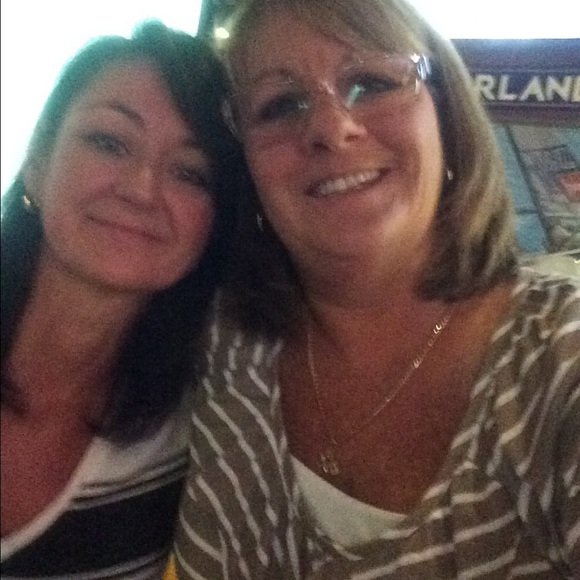 Profile Picture of Sandy Pacetelli (@spacetelli) on Poshmark