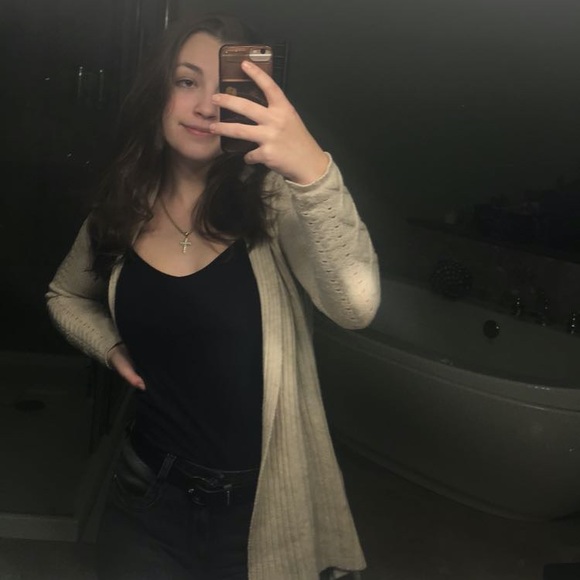 Profile Picture of Maria Djordjic (@mariadjordjic) on Poshmark