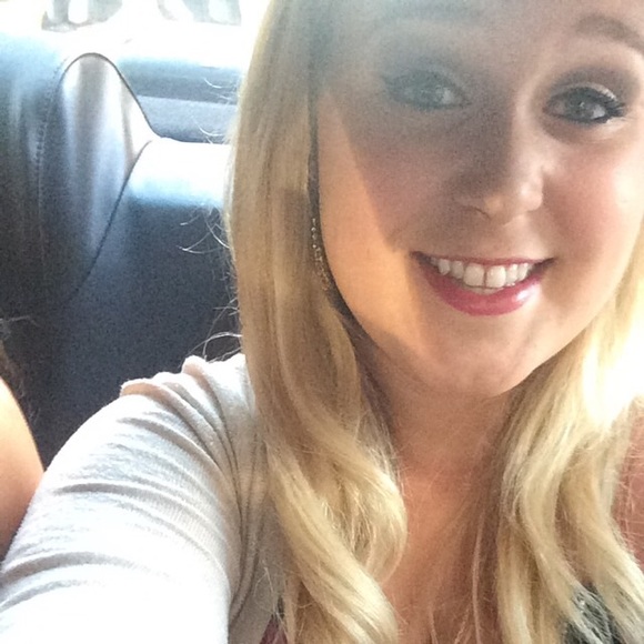 Profile Picture of Savannah Cheak (@savannahcheak) on Poshmark