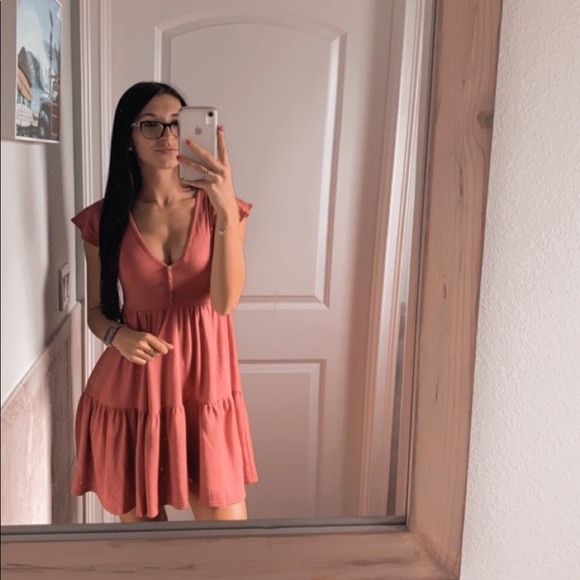 Profile Picture of Autumn Holmes (@autumnholmes99) on Poshmark