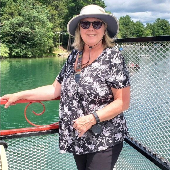 Profile Picture of Cheryl Stepniewski (@csteppy1985) on Poshmark