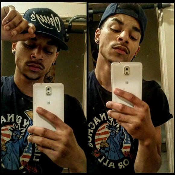 Profile Picture of Donovan Alexander (@kingtuff) on Poshmark