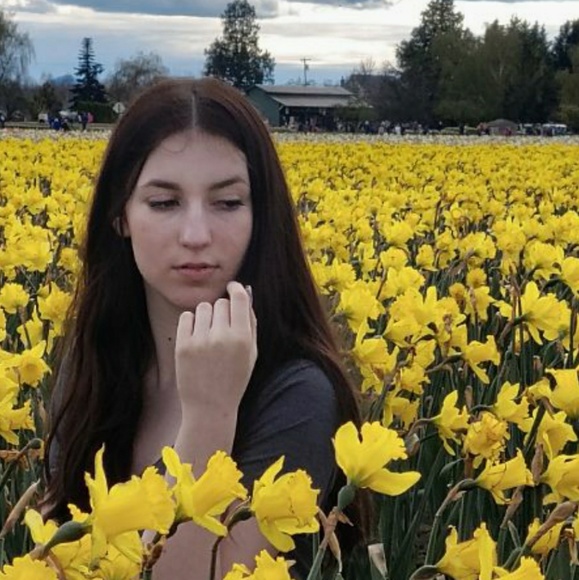 Carlie Sterling - Poshmark Profile Picture of Carlie Sterling (@fantasticcarlie) on Poshmark