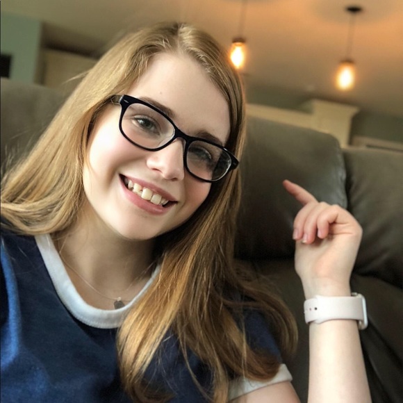 Profile Picture of Ava Dysart (@ava_belle) on Poshmark
