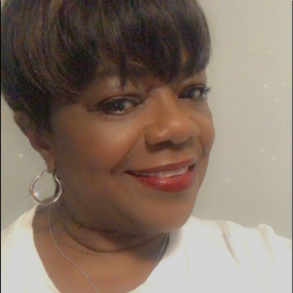 Profile Picture of Joyce Henderson (@ms_joycecloset) on Poshmark