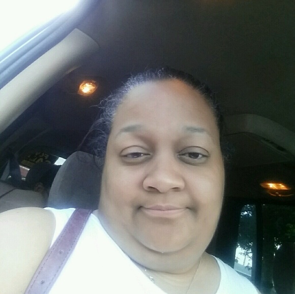Profile Picture of Nateasha Burns (@teasha8875) on Poshmark