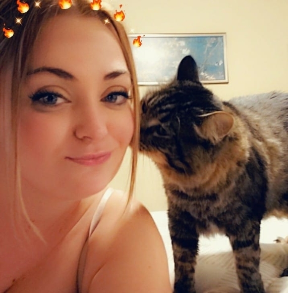 Profile Picture of Tif Erikson (@tifkittyl95) on Poshmark