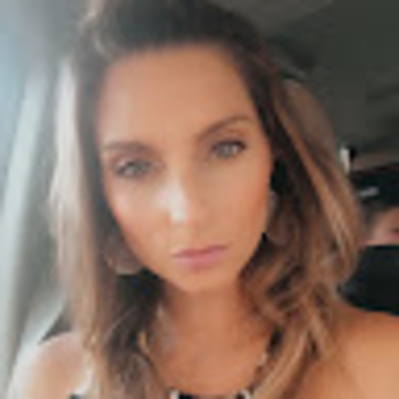 Profile Picture of Anita Brightbill (@anitabrightbill) on Poshmark