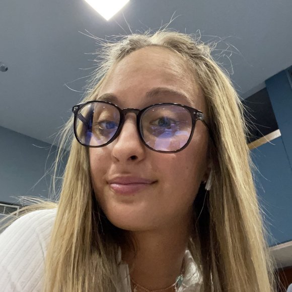 Profile Picture of Megan Wittenmyer (@meganwittenm) on Poshmark