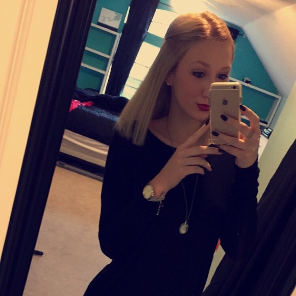 Profile Picture of Kristen Wenzloff (@kdoubleeu) on Poshmark