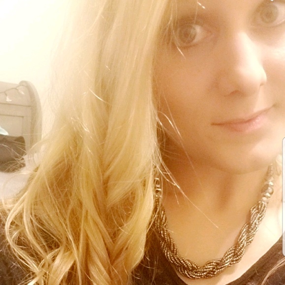 Profile Picture of Stephanie Fulton (@sfulton6) on Poshmark