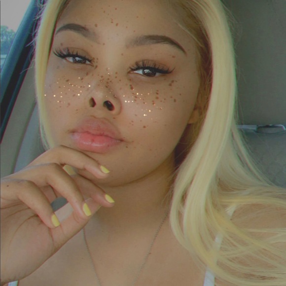 Lacey Robinson - Poshmark Profile Picture of Lacey Robinson (@laceyjanea30) on Poshmark