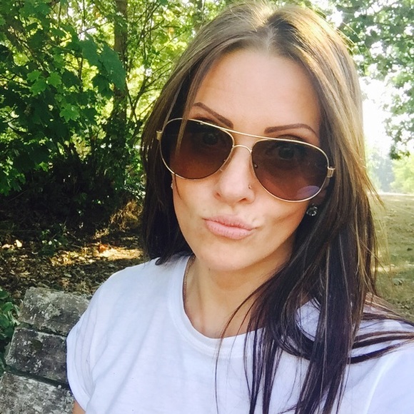 Profile Picture of Amber Decker (@drissan) on Poshmark