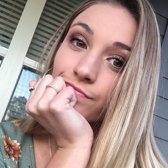 Profile Picture of Grace Duff (@gtduff23) on Poshmark