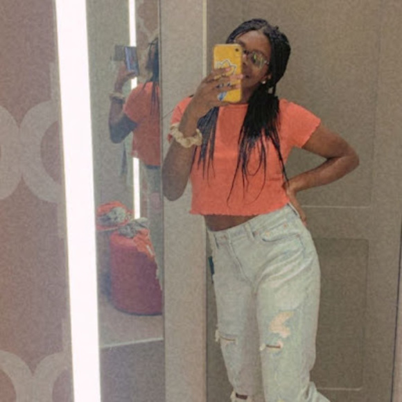 Profile Picture of Ryan Ariel (@ryandrinkwater0) on Poshmark