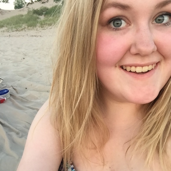 Profile Picture of Jordan Hurson (@jordanhurson) on Poshmark