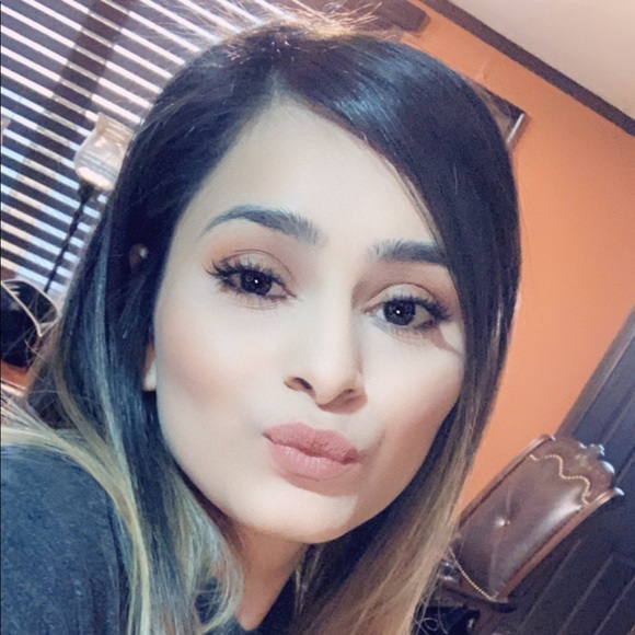 Fabiola Gallardo - Poshmark Profile Picture of Fabiola Gallardo (@fabiolagalla251) on Poshmark