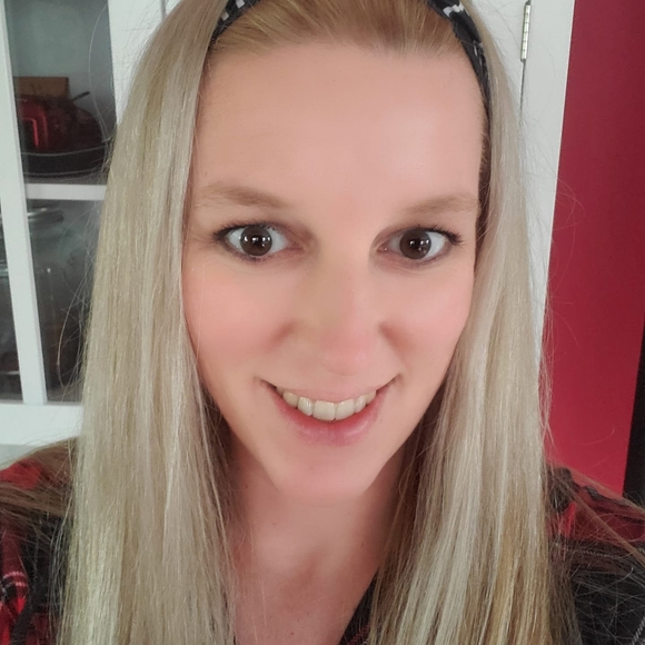 Profile Picture of Vicki Guca geigner (@victoryann) on Poshmark