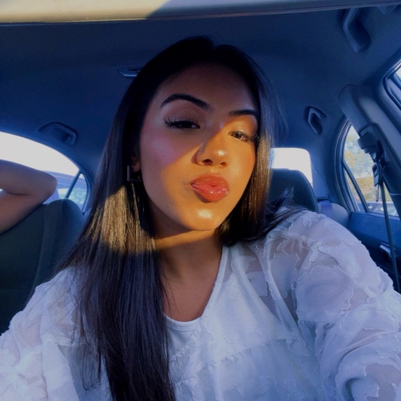 Profile Picture of Mariangela Lampignano (@lampignano10) on Poshmark
