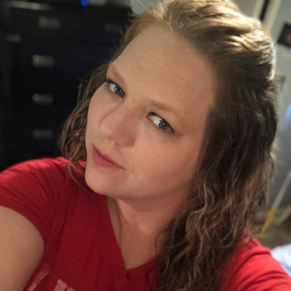 Profile Picture of Sandra Bartlebaugh (@camlex82) on Poshmark