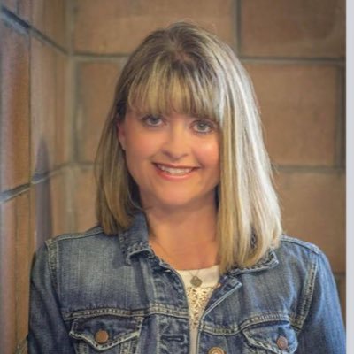 Profile Picture of Carrie Parker (@clparkerteacher) on Twitter